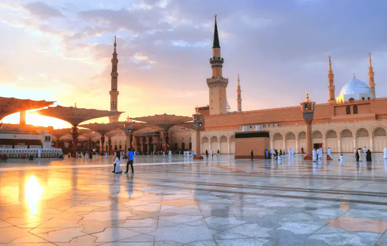 Masjid an-Nabawi in Madinah at sunset